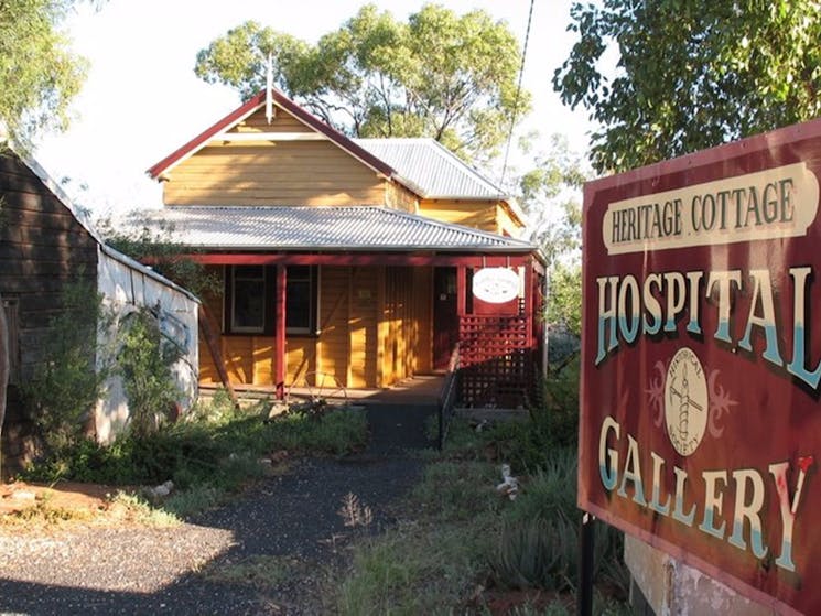 Lightning Ridge Heritage Cottage