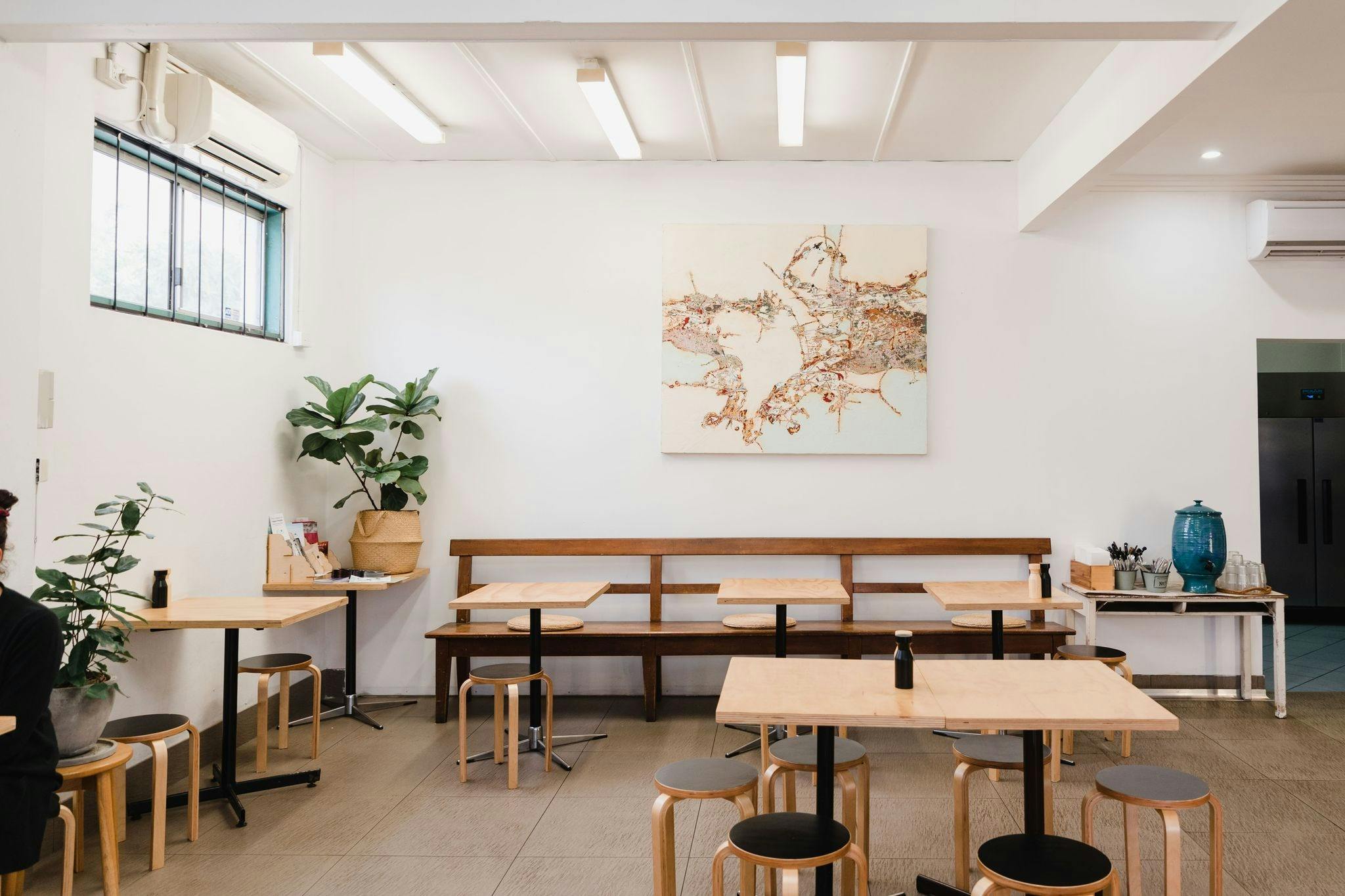 Mama-P Health Foods indoor dining