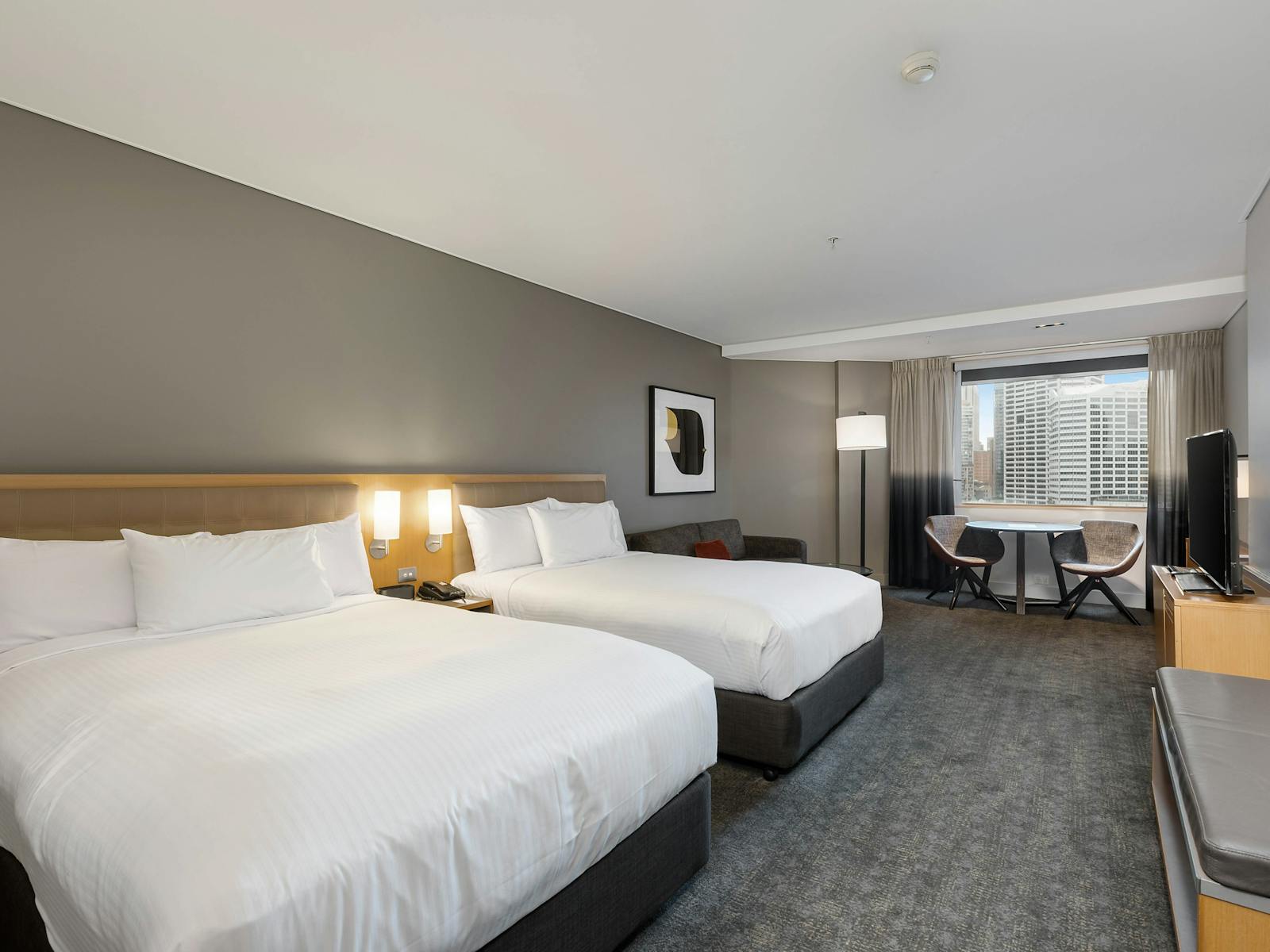 豪華城市天際線景觀房,配有 2 張大床