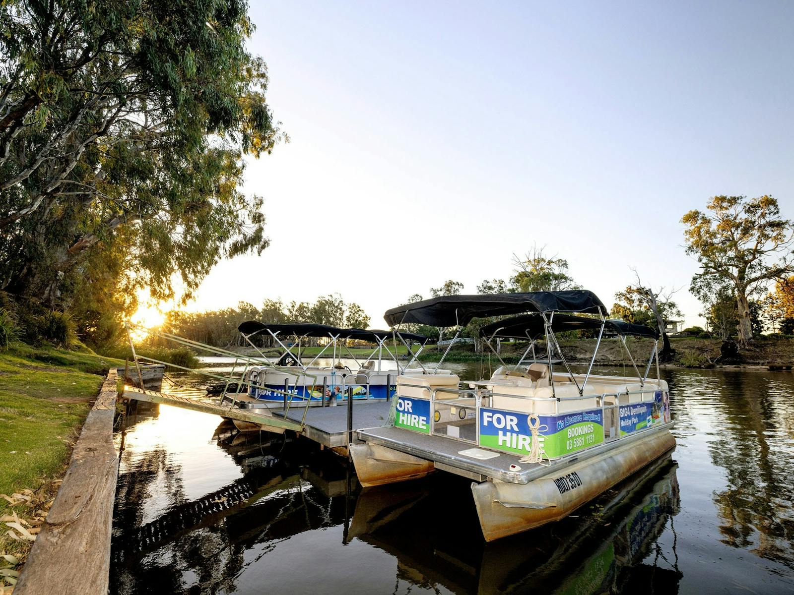 BIG4 Deni Pontoon Boats