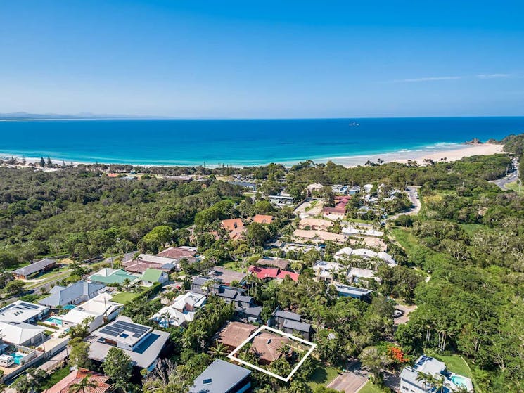 Casa 36 - Byron Bay - Aerial View towards Beach Outlined