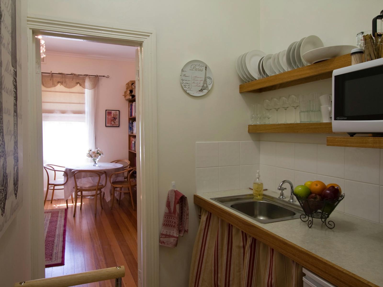 Kitchenette and dining area