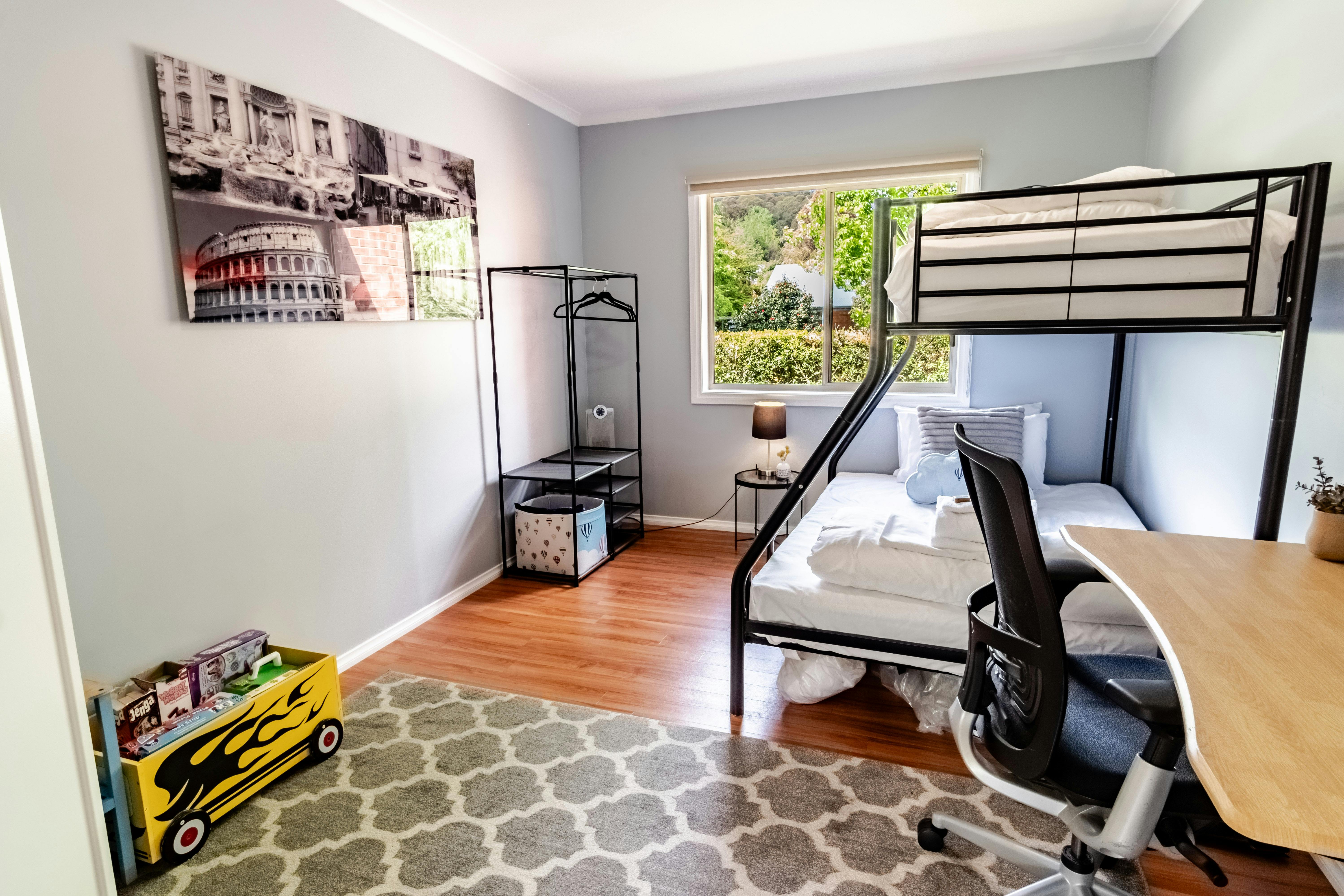 Shine Bright Bunk Room 5 - Bright Pet Friendly Group Family Accommodation | Alpine Valley Getaways