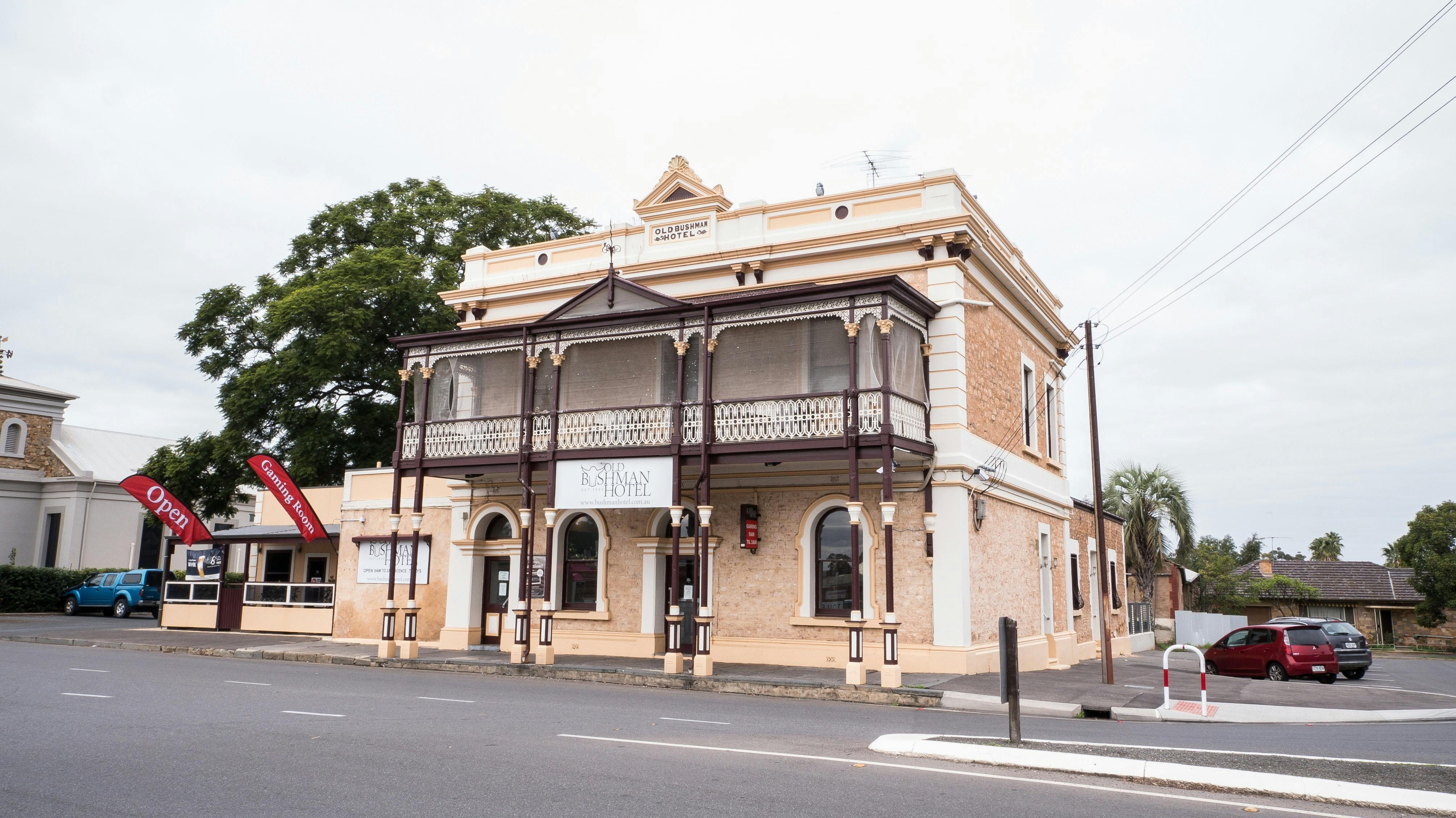 Old Bushman Hotel