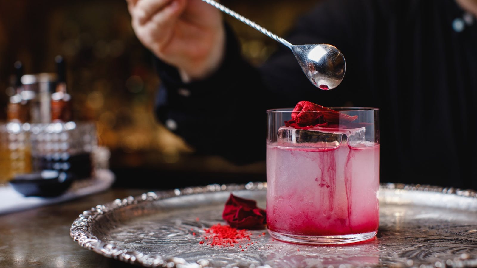 Void Bar, Mona