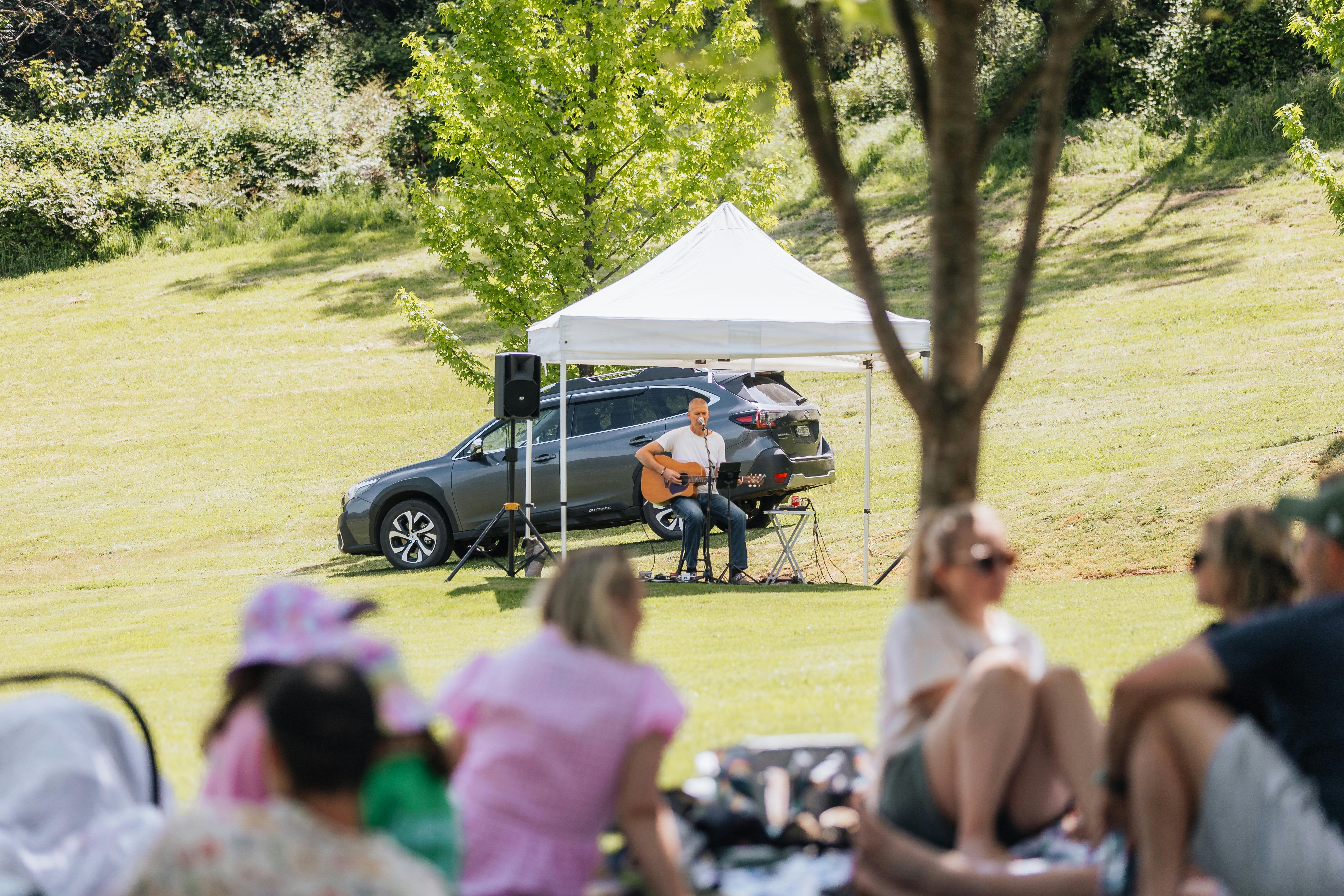 Live music on the lawn at RInger Reef