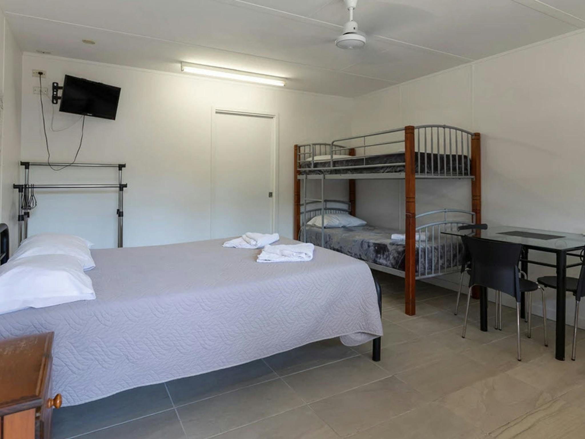 Cool Waters Holiday Park Budget Motel Units Cool Waters Holiday Park Budget Motel Units
