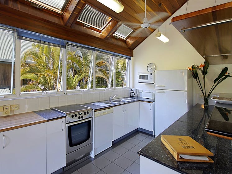 Clarkes Beach Villa - Byron Bay - Kitchen