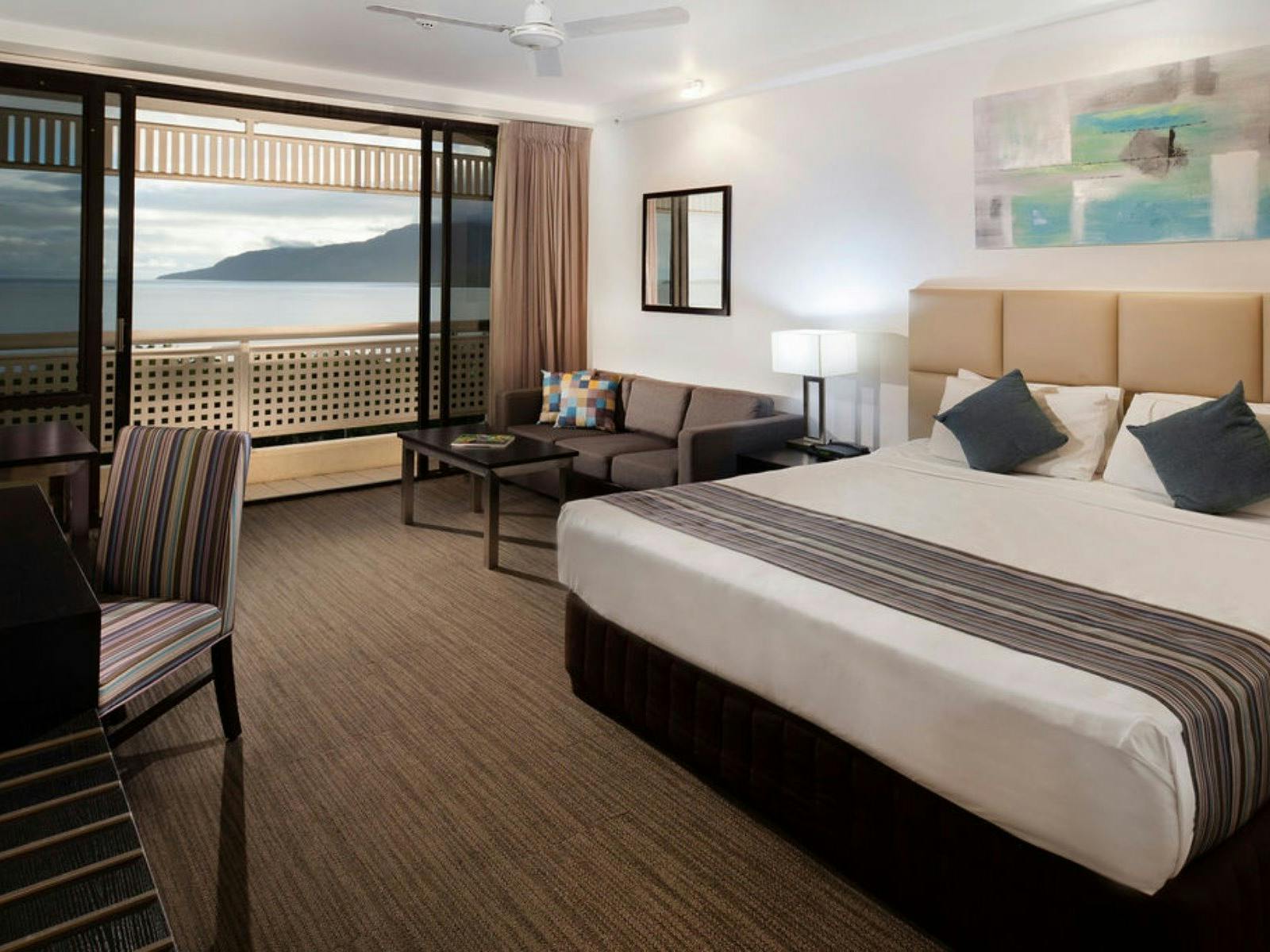 Rydges Esplanade Resort Cairns - Ocean Executive Room Rydges Esplanade Resort Cairns - Ocean Executive Room
