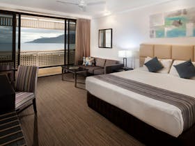 Rydges Esplanade Resort Cairns - Ocean Executive Room