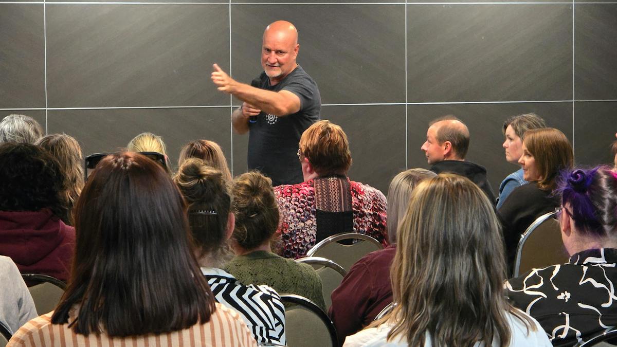A Simon Hay live mediumship event