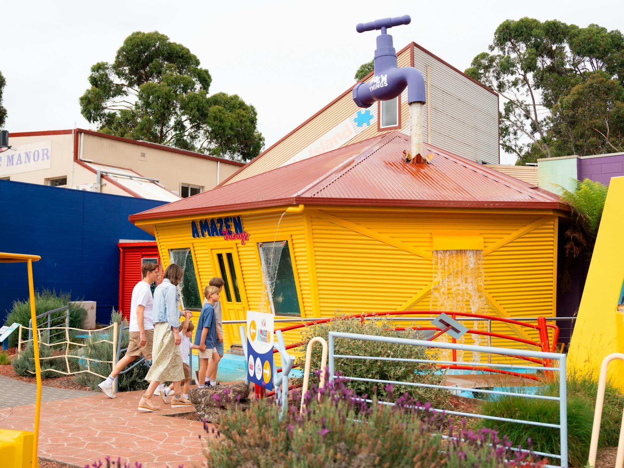 Family entering A Maze'N Things