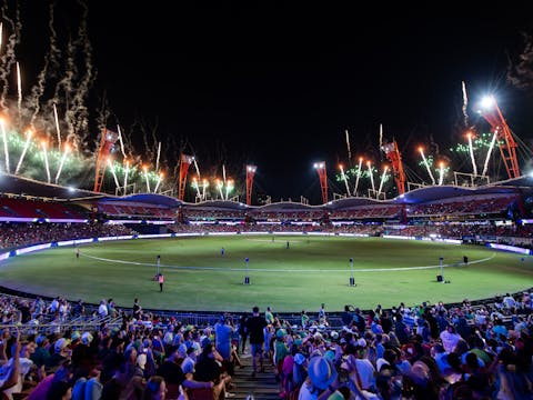 BBL15: Sydney Thunder v Perth Scorchers