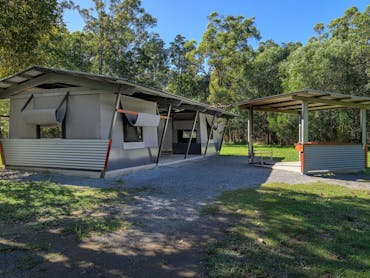 Breezeway Tent 4-6 pax Breezeway Tent 4-6 pax