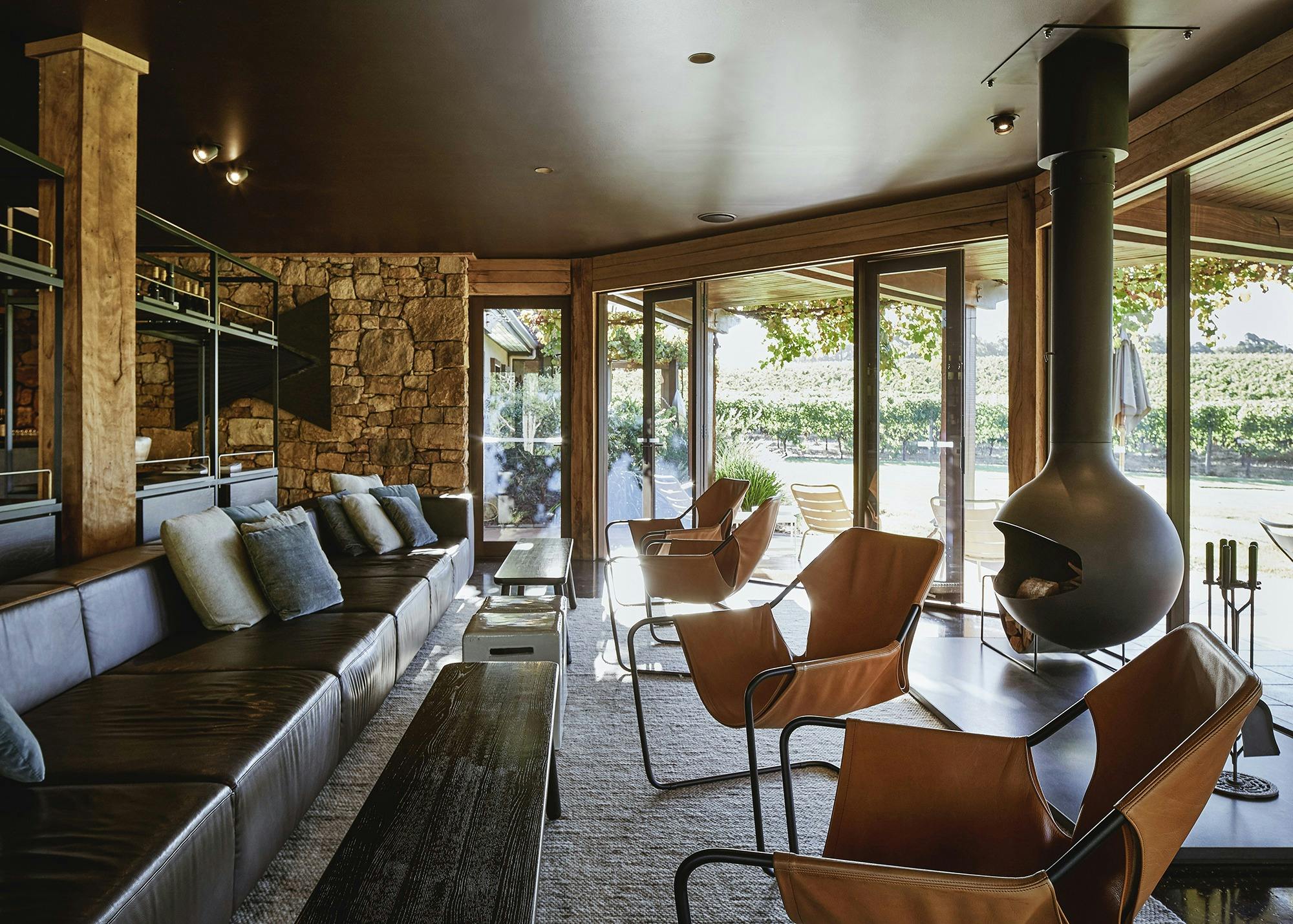 Relaxed dining.