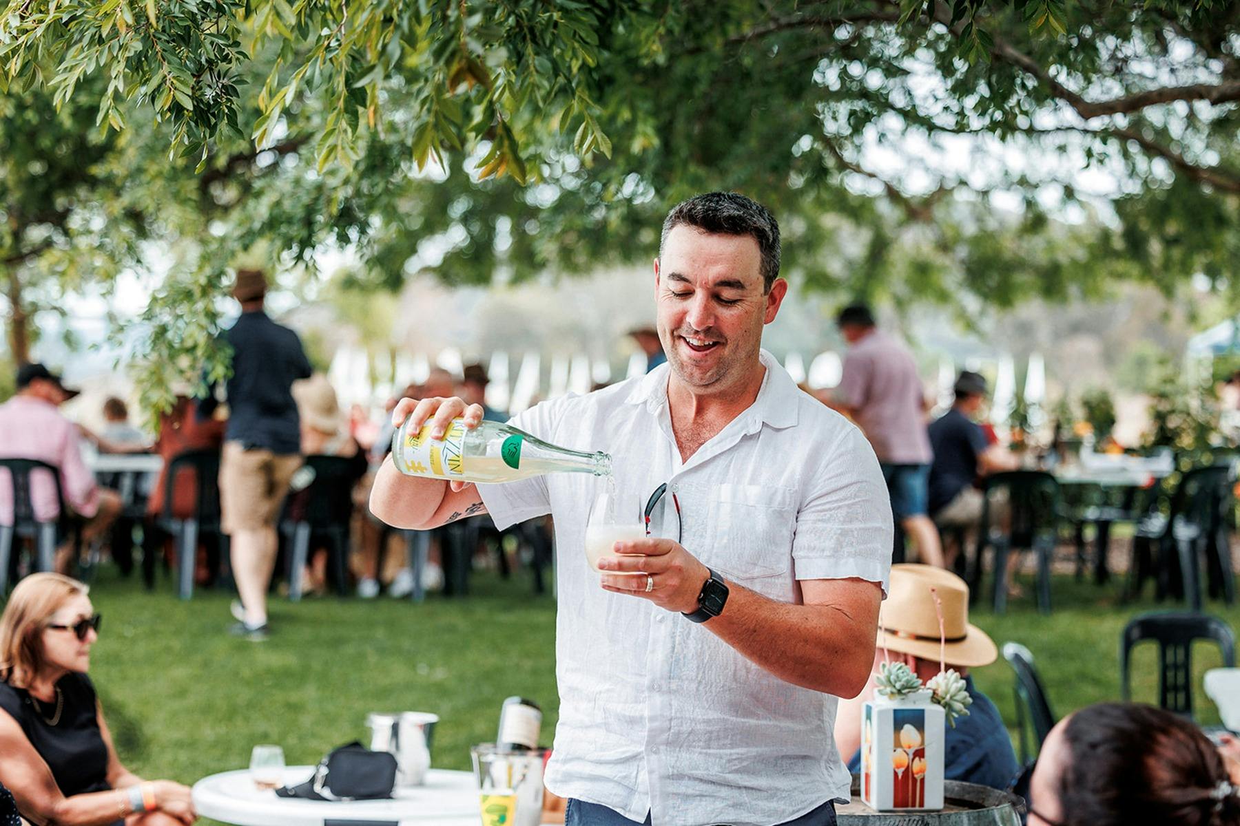 Person pouring a glass of Spritzzini