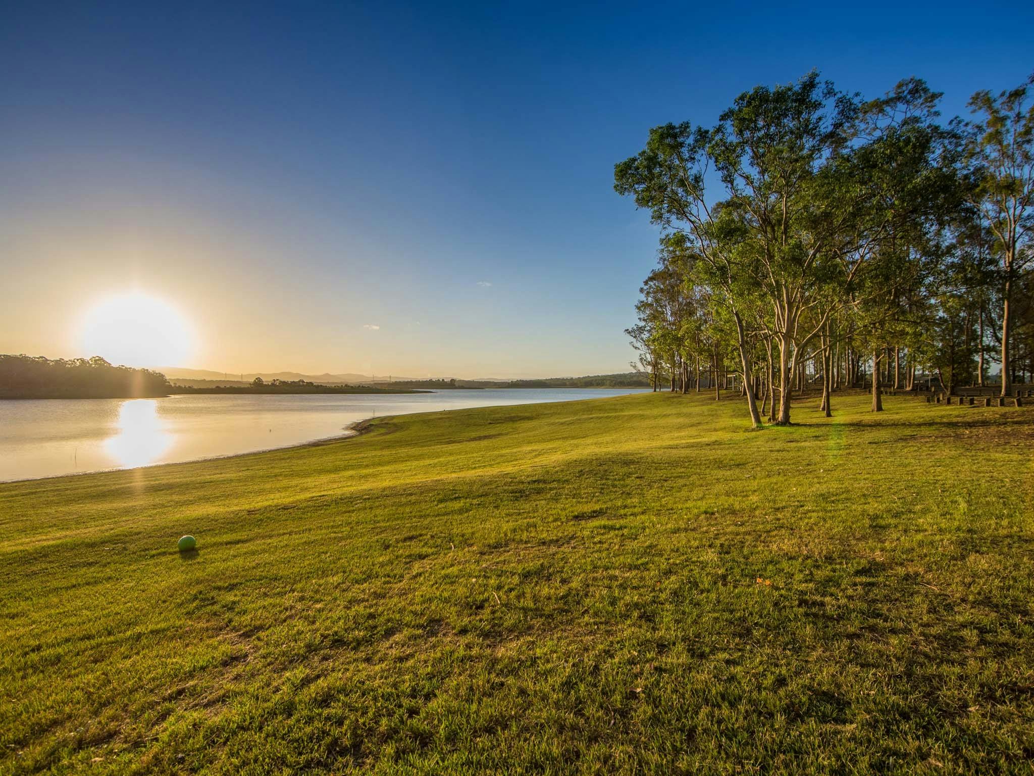 The sun going down over Lake Samsonvale at Bullocky Rest The sun going down over Lake Samsonvale at Bullocky Rest