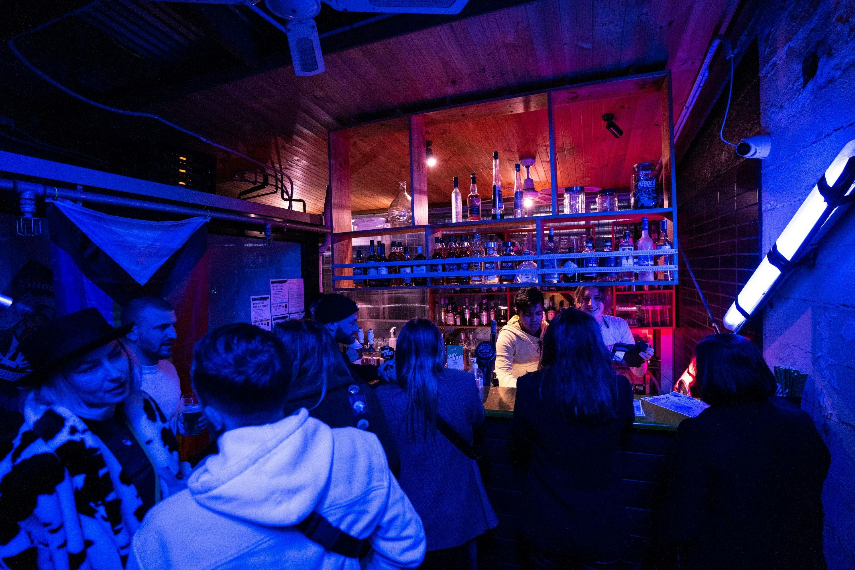 Heroes Bar