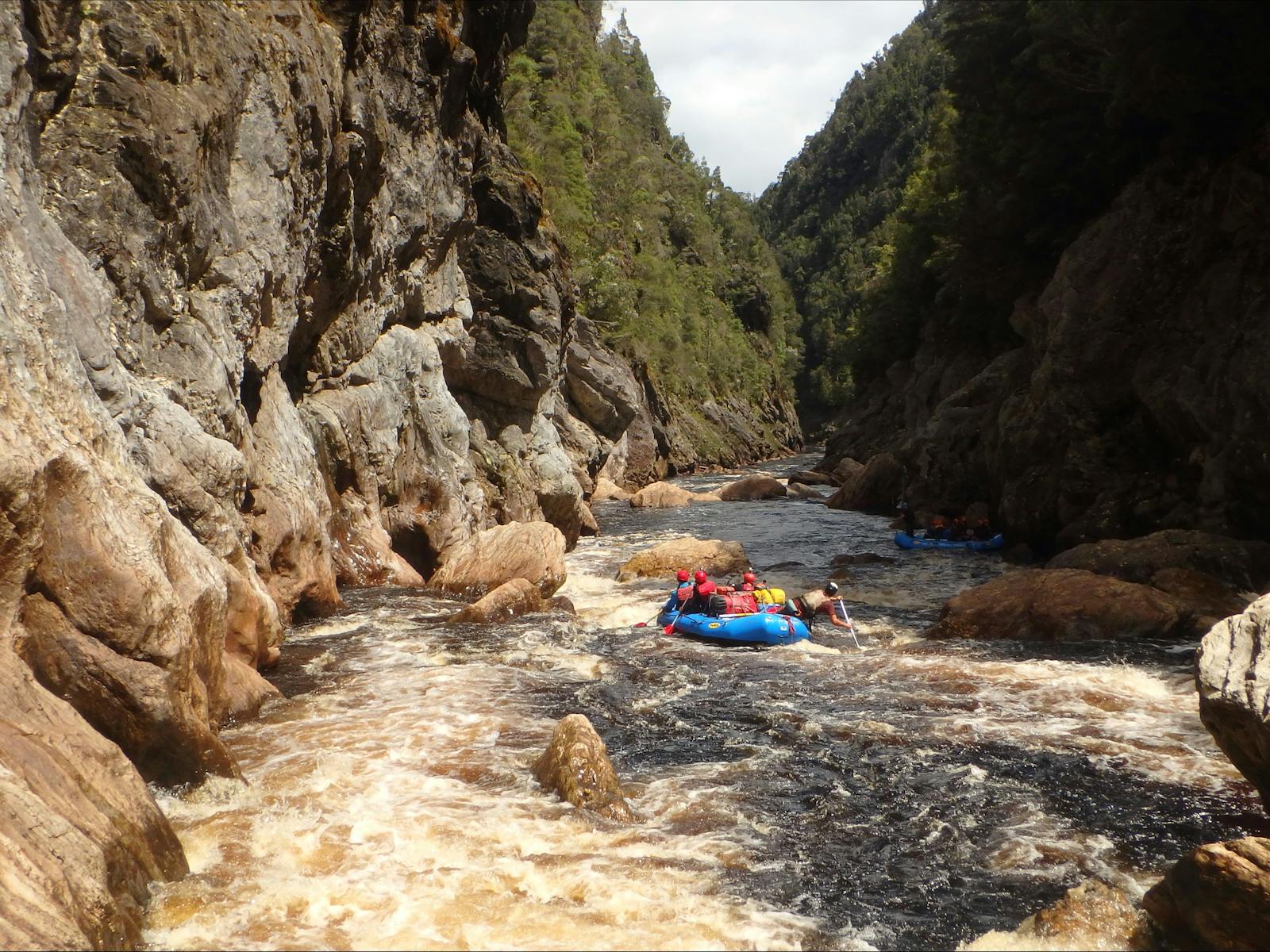 Raft running Thunderush rapid in the Great Ravine on the Franklin River