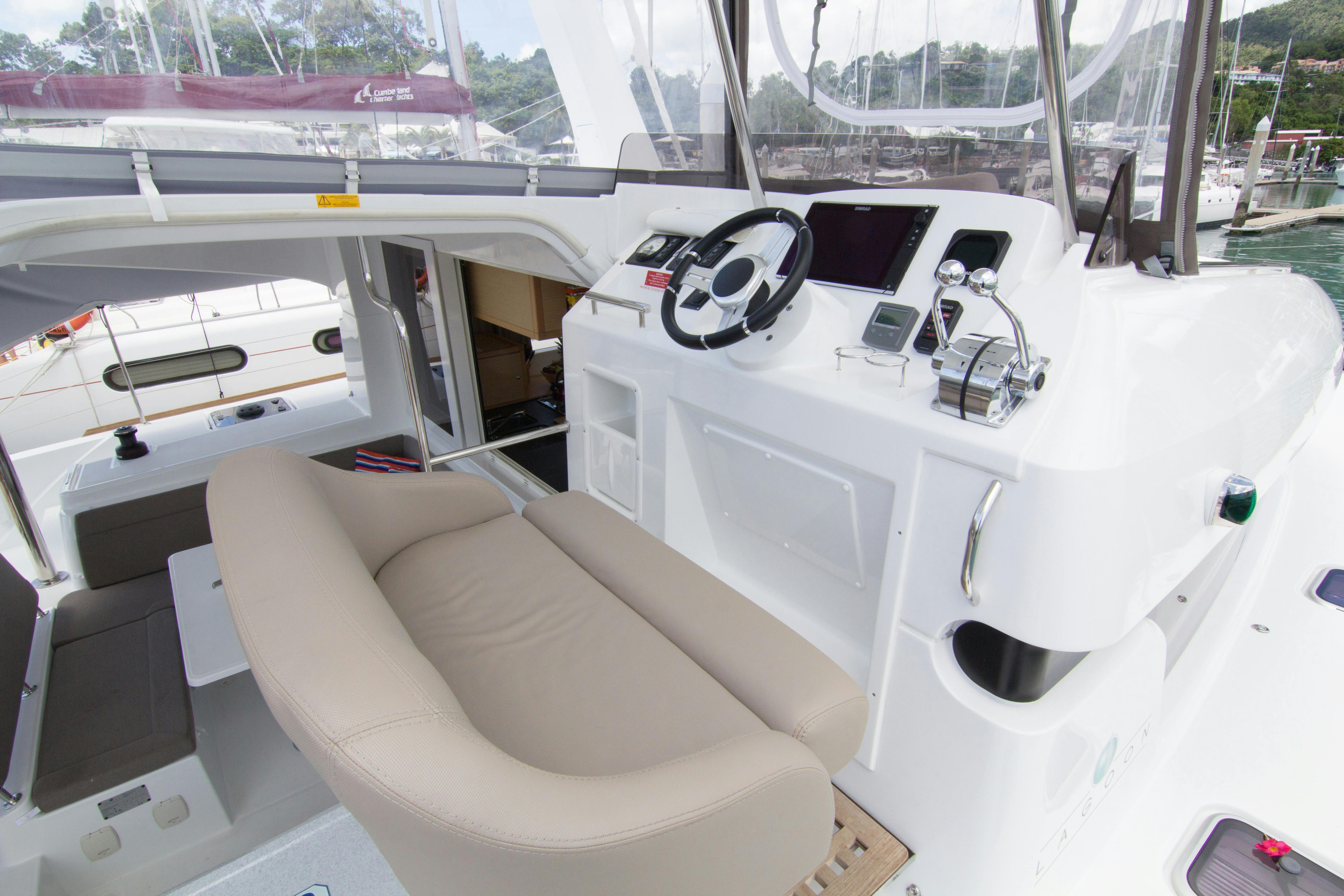 Lagoon 40 - "Whitsunday Dreaming", Helm Station
