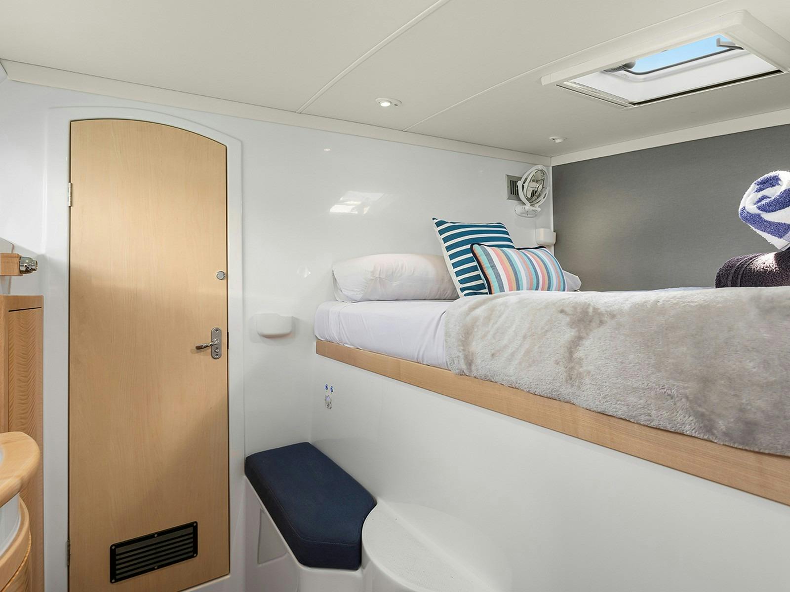 Seawind 1260.3 - Port side private cabin and ensuite