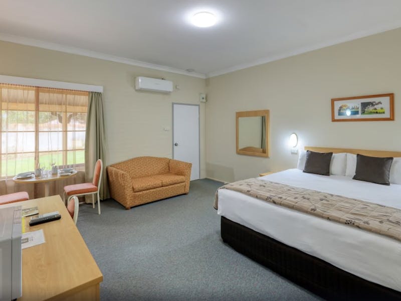 Country Gardens Motor Inn