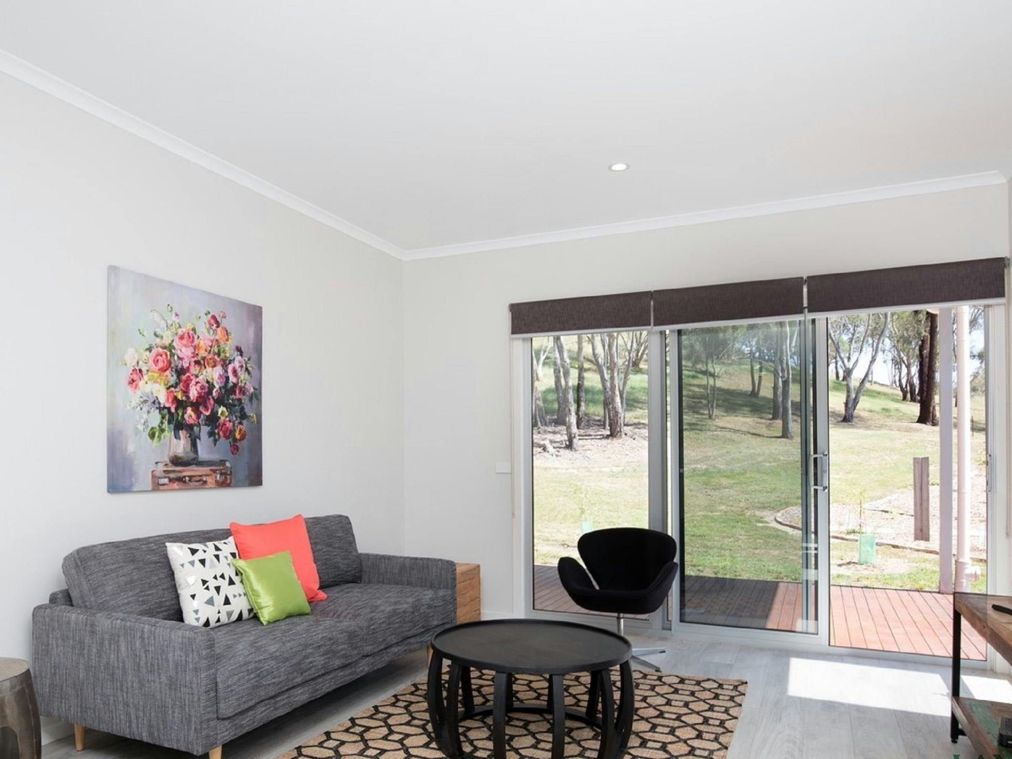 Yea Springs holiday accommodation offers comfortable indoor & outdoor living