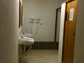 Hostel Retreat bathrooms