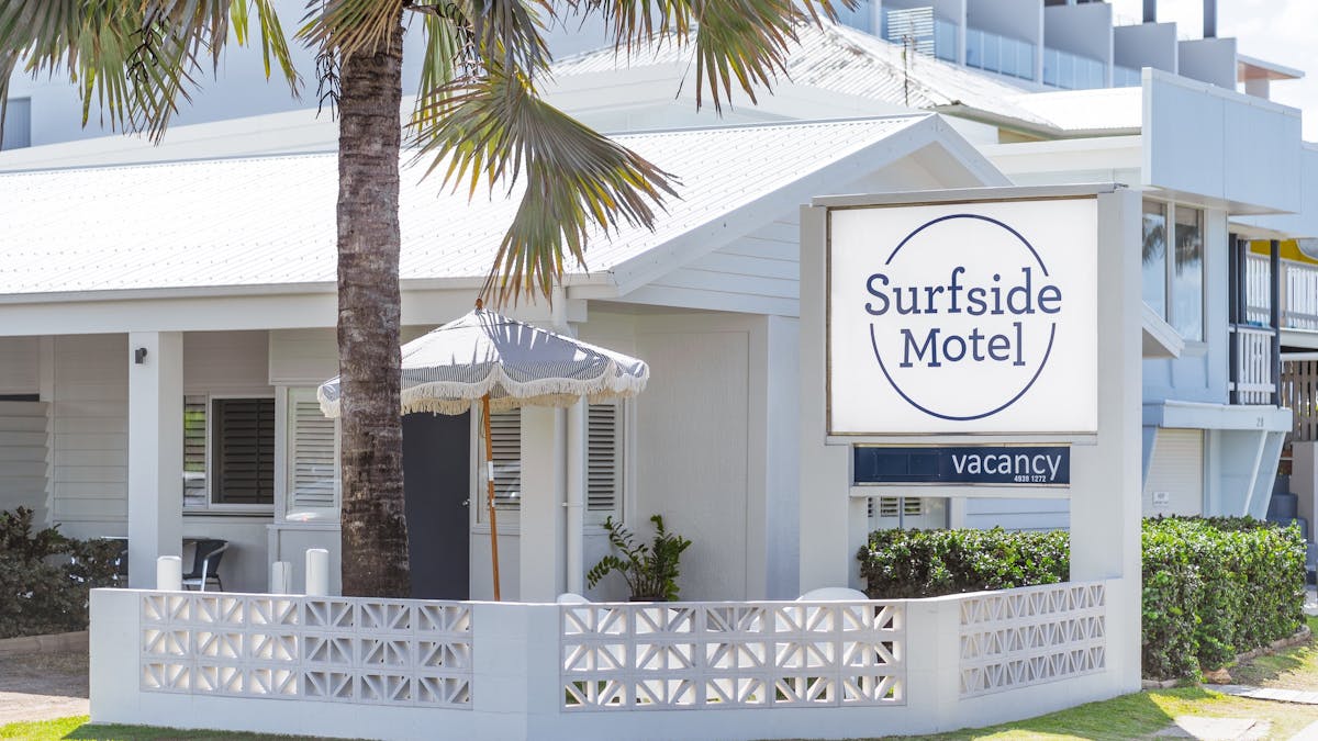 Surfside Motel street scape image