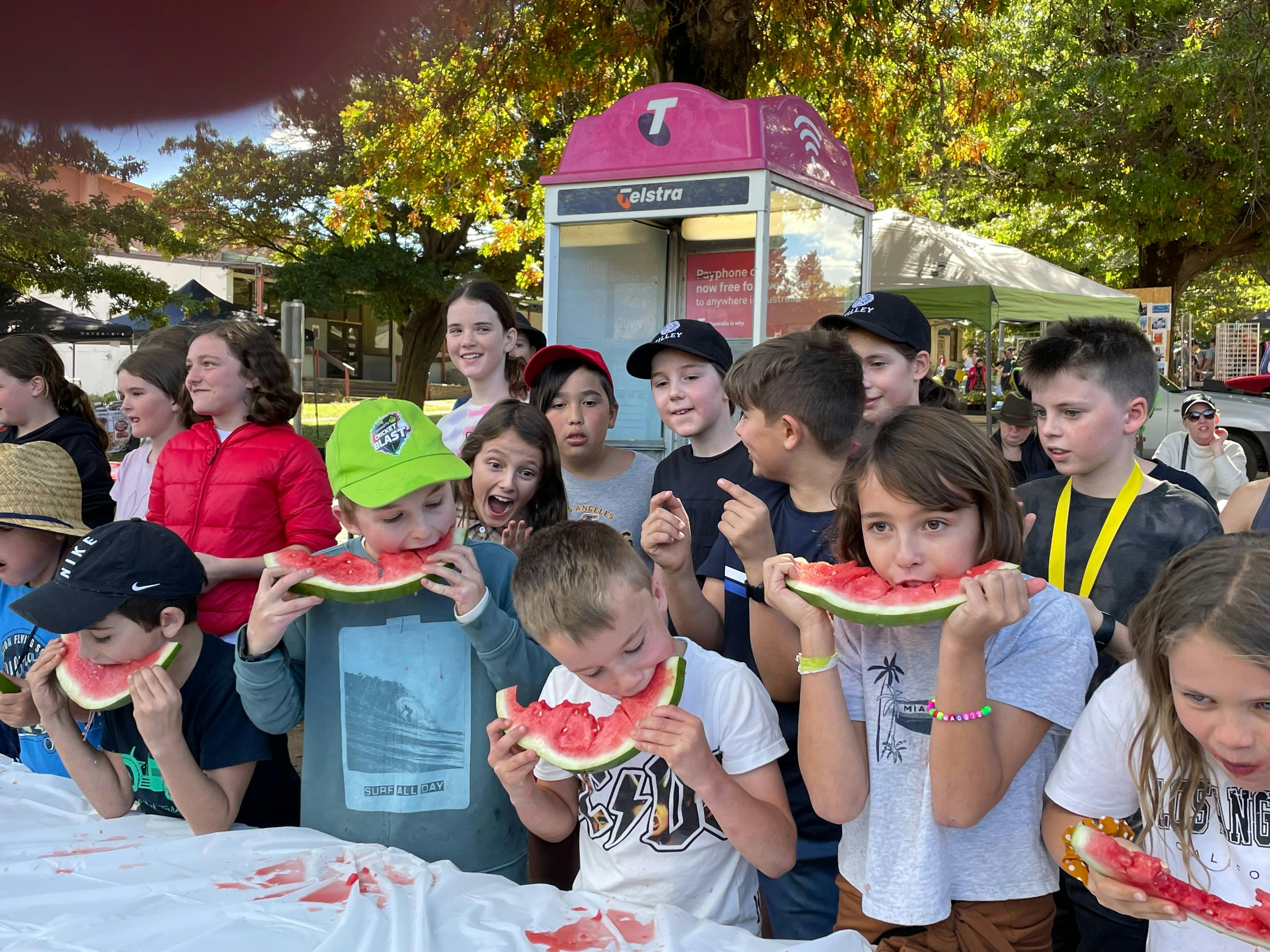 Children eatring watermelon