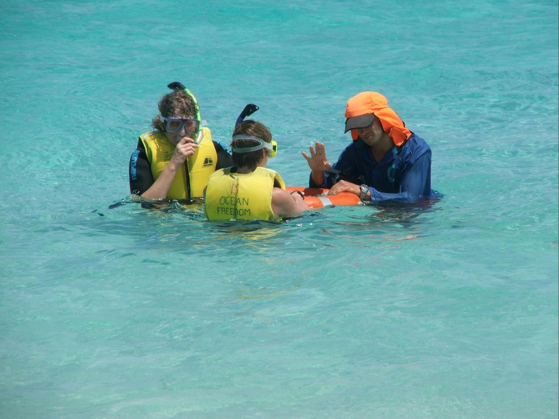 Assisting inexperienced snorkellers