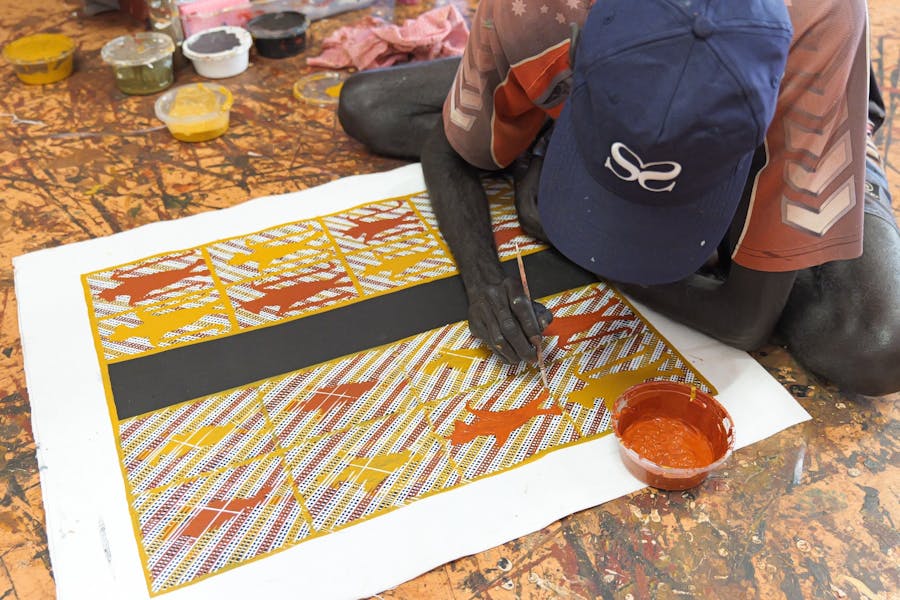 Bula'bula Artist Johnny Malibirr creating one of his paintings