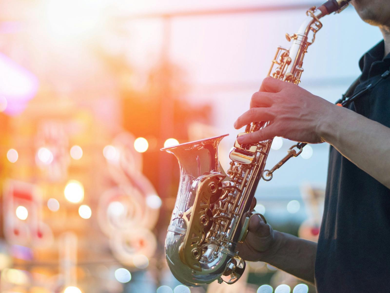 JAZZ – Lazy Sunday Afternoon in Grand Surrounds