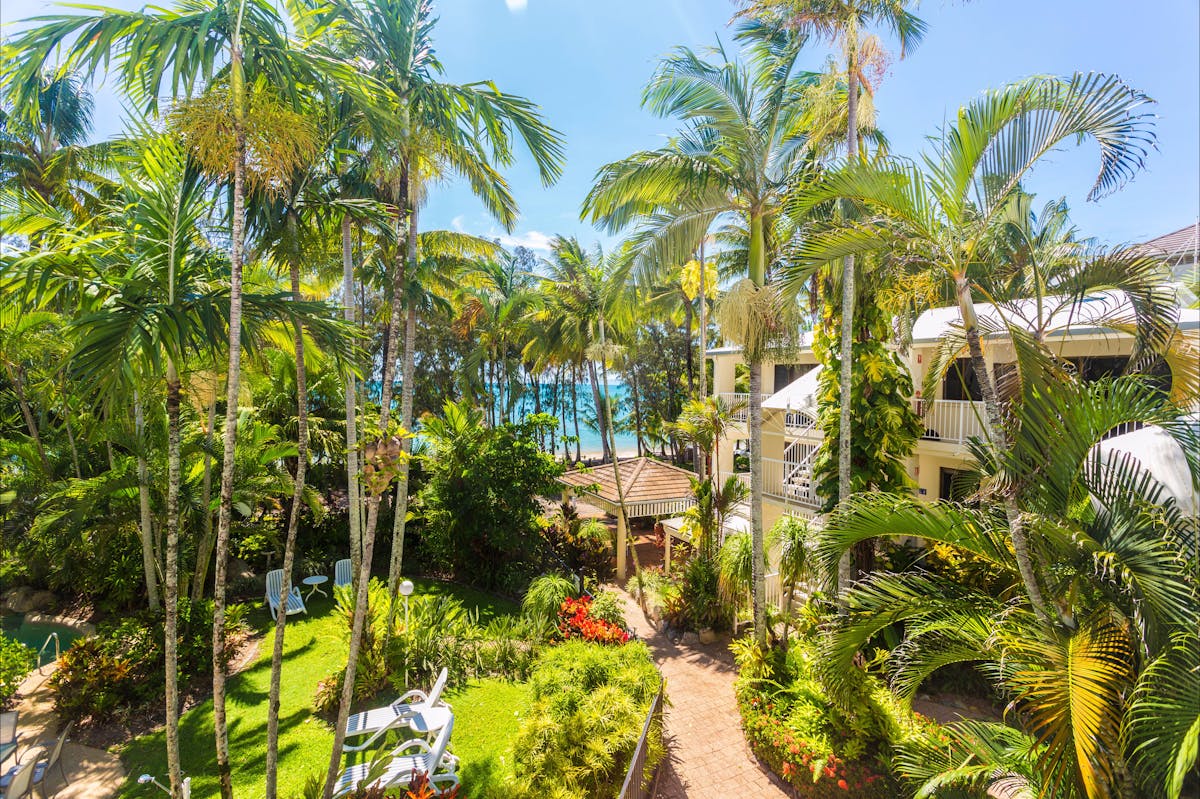 Gardens with view to the beach