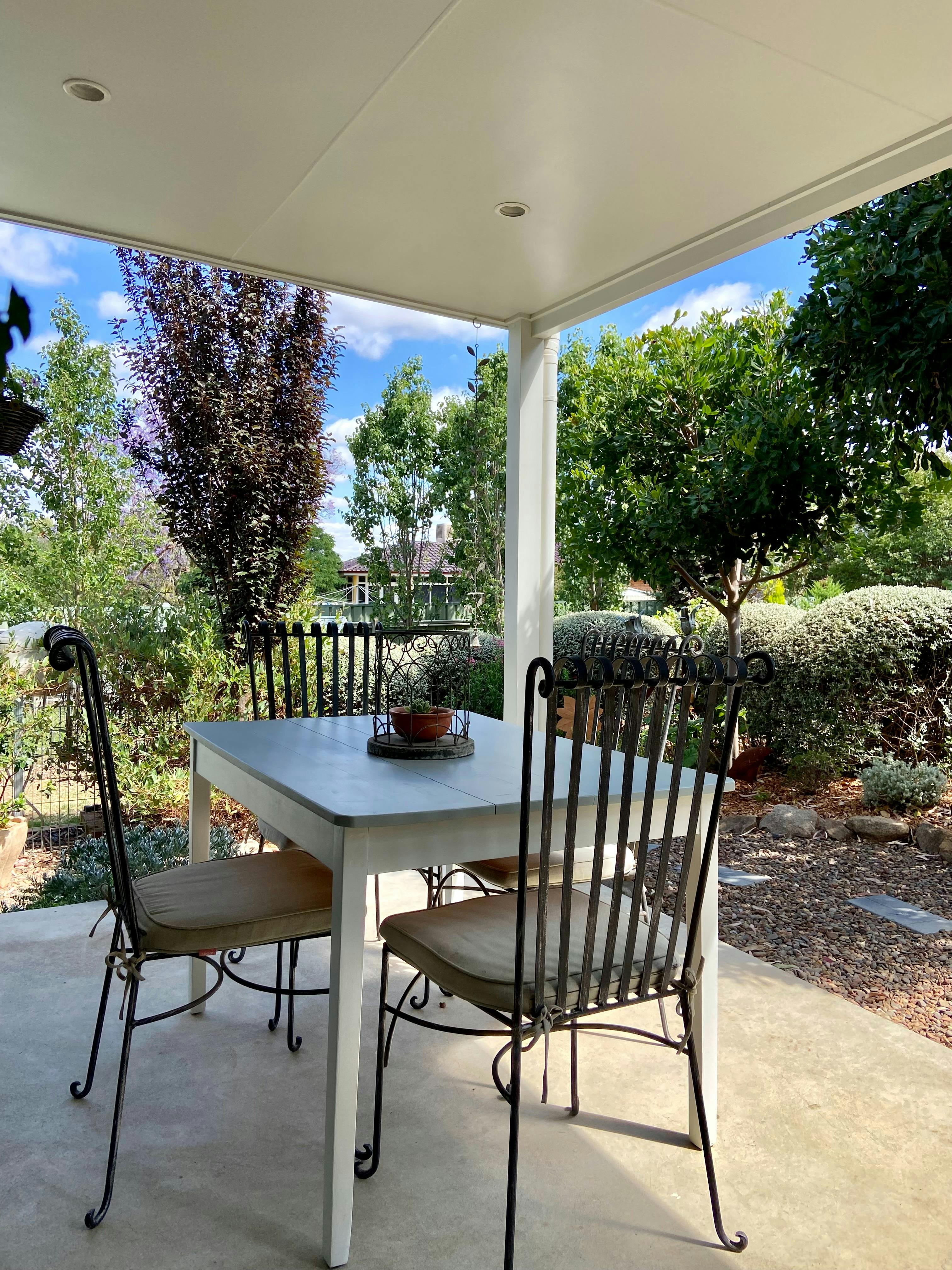 The cottage has both indoor & outdoor dining. A weber-q is available on request.