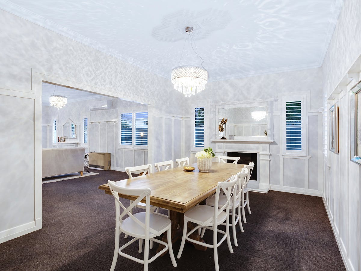 Nell's Place - Dining Room