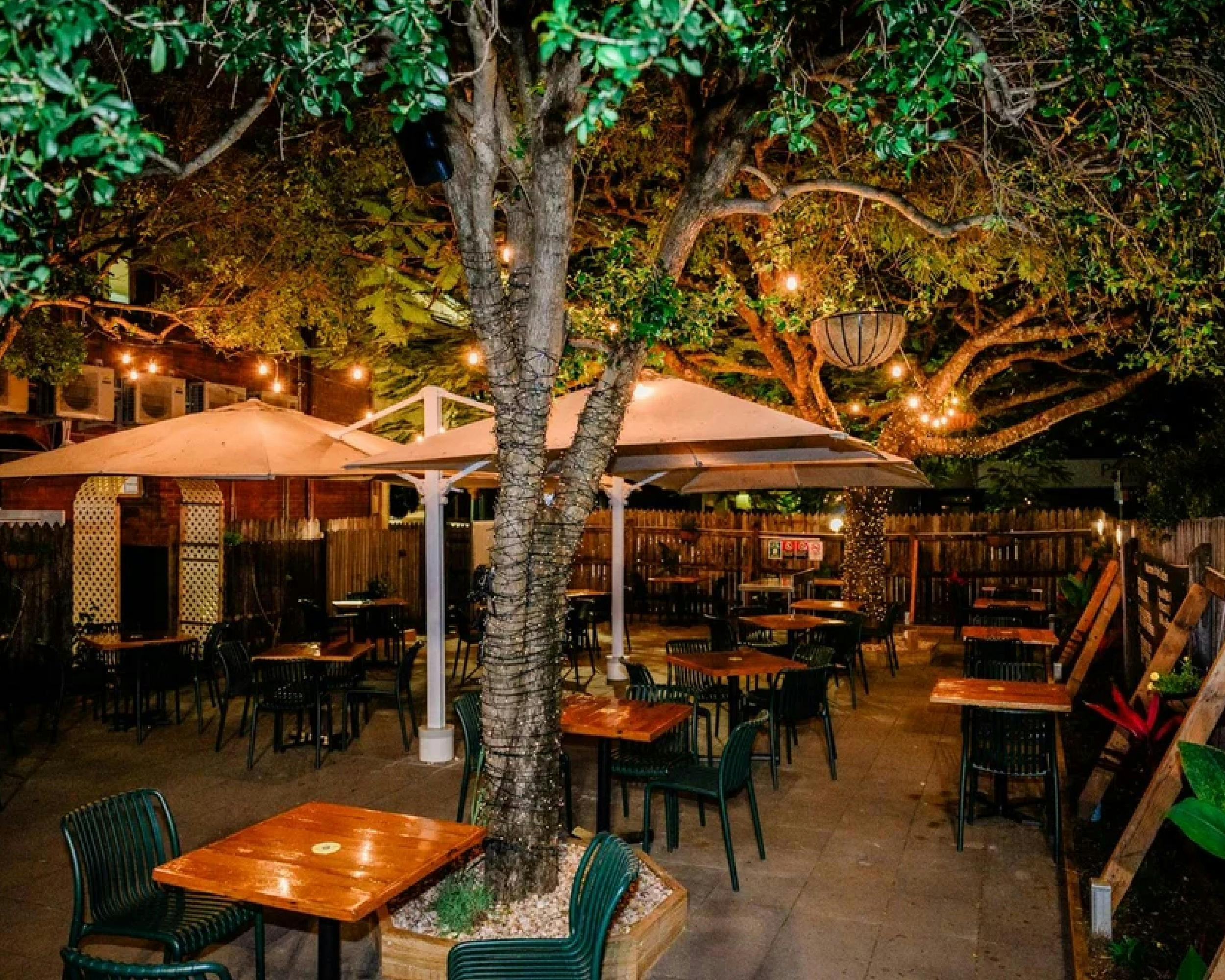 Biergarten eines kommerziellen Hotels