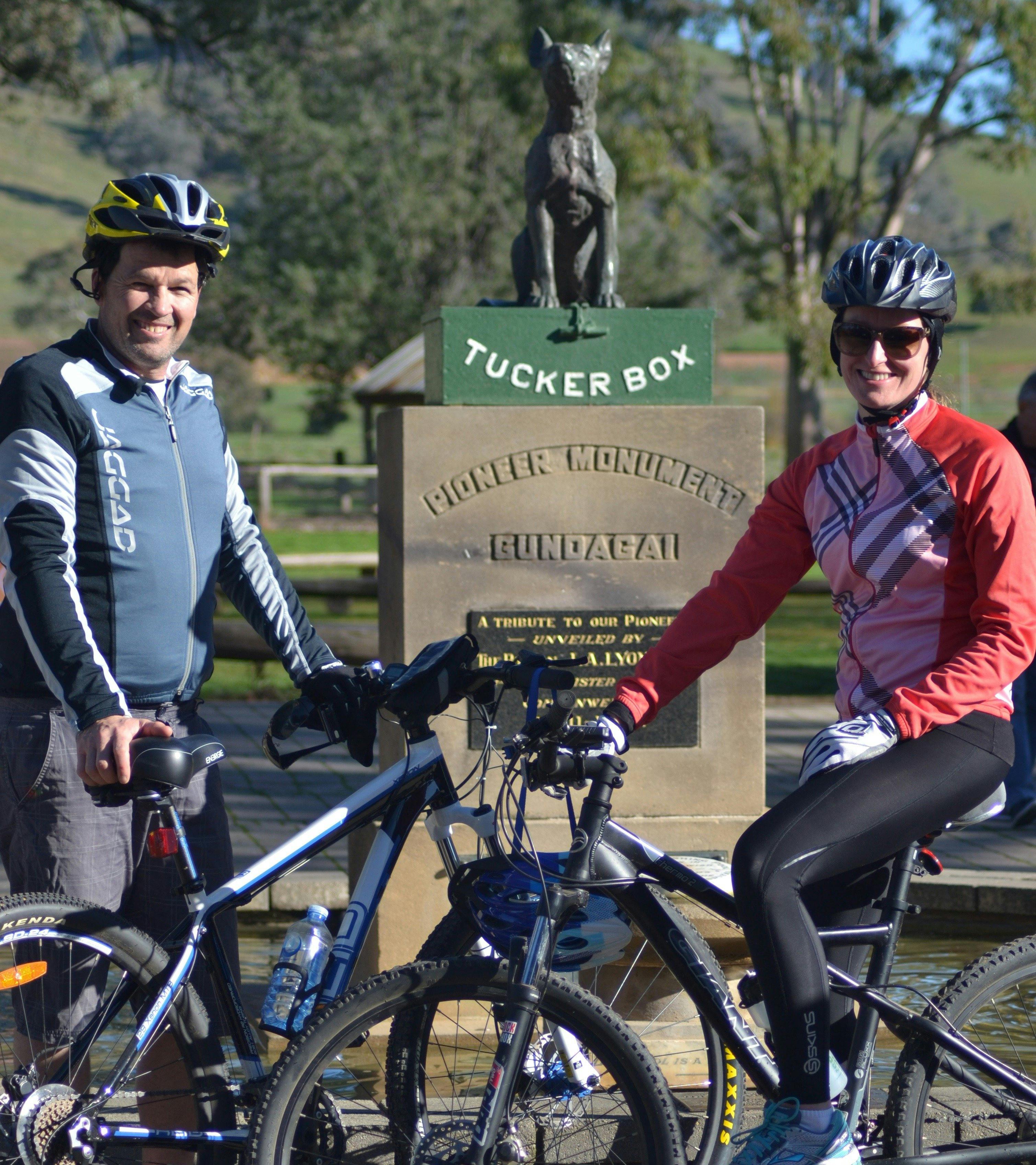 騎自行車的人在狗