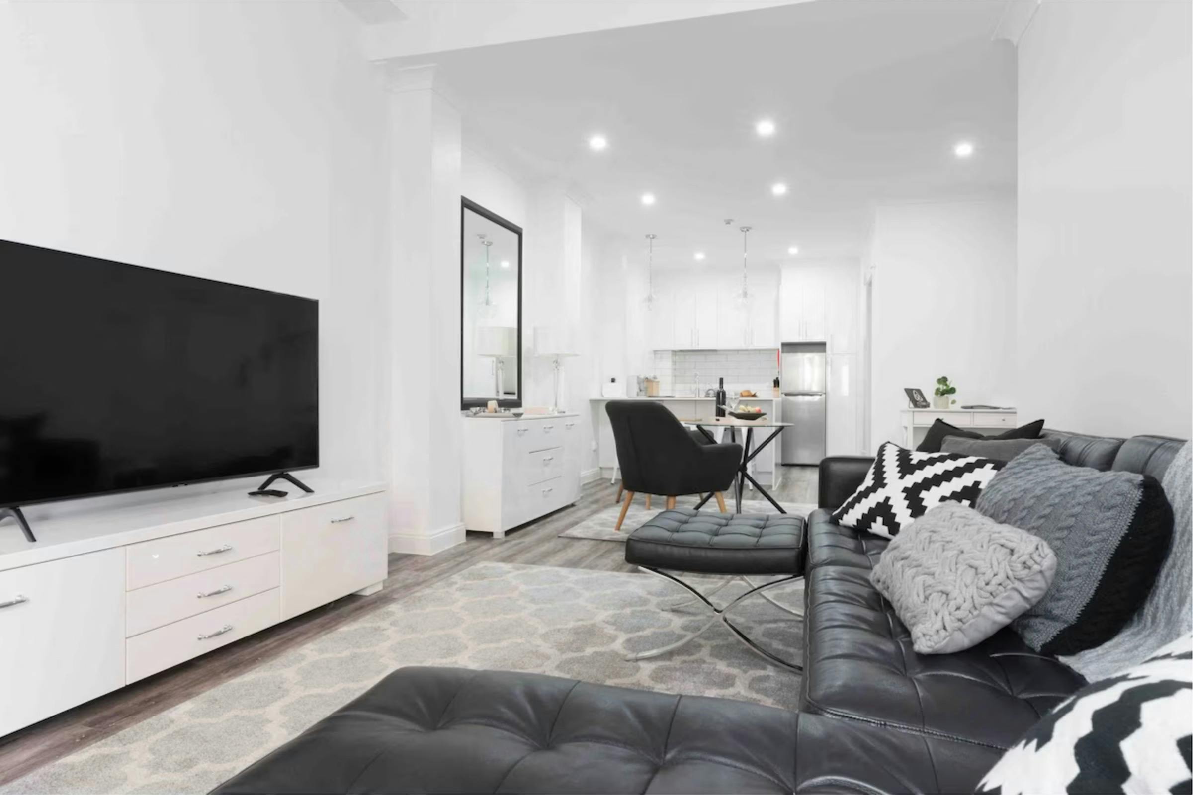 Experience Adelaide Deb's Stylish "Ruthven Mansions" CBD Apartment