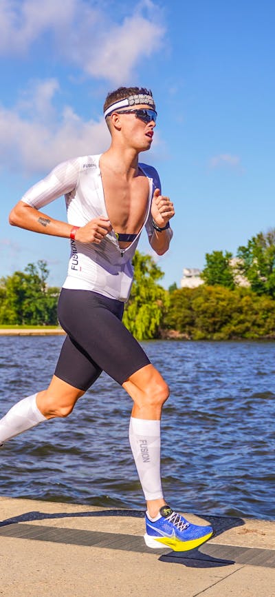 Professional athlete Kurt McDonald on run leg Challenge Canberra 2023