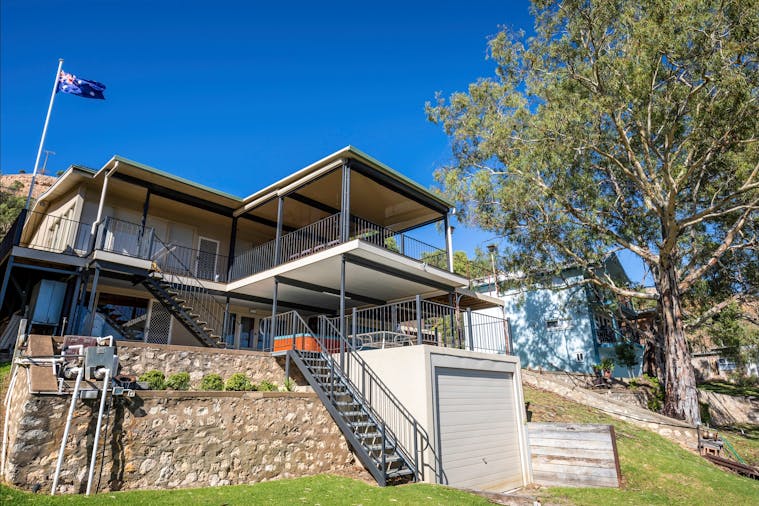 14 Greenbanks Drive