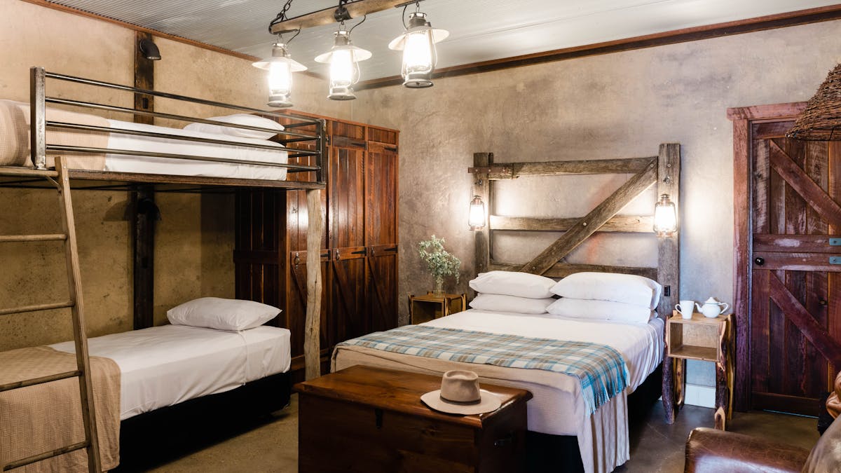 Beautifully appointed 4.5 Star Homestead Stable