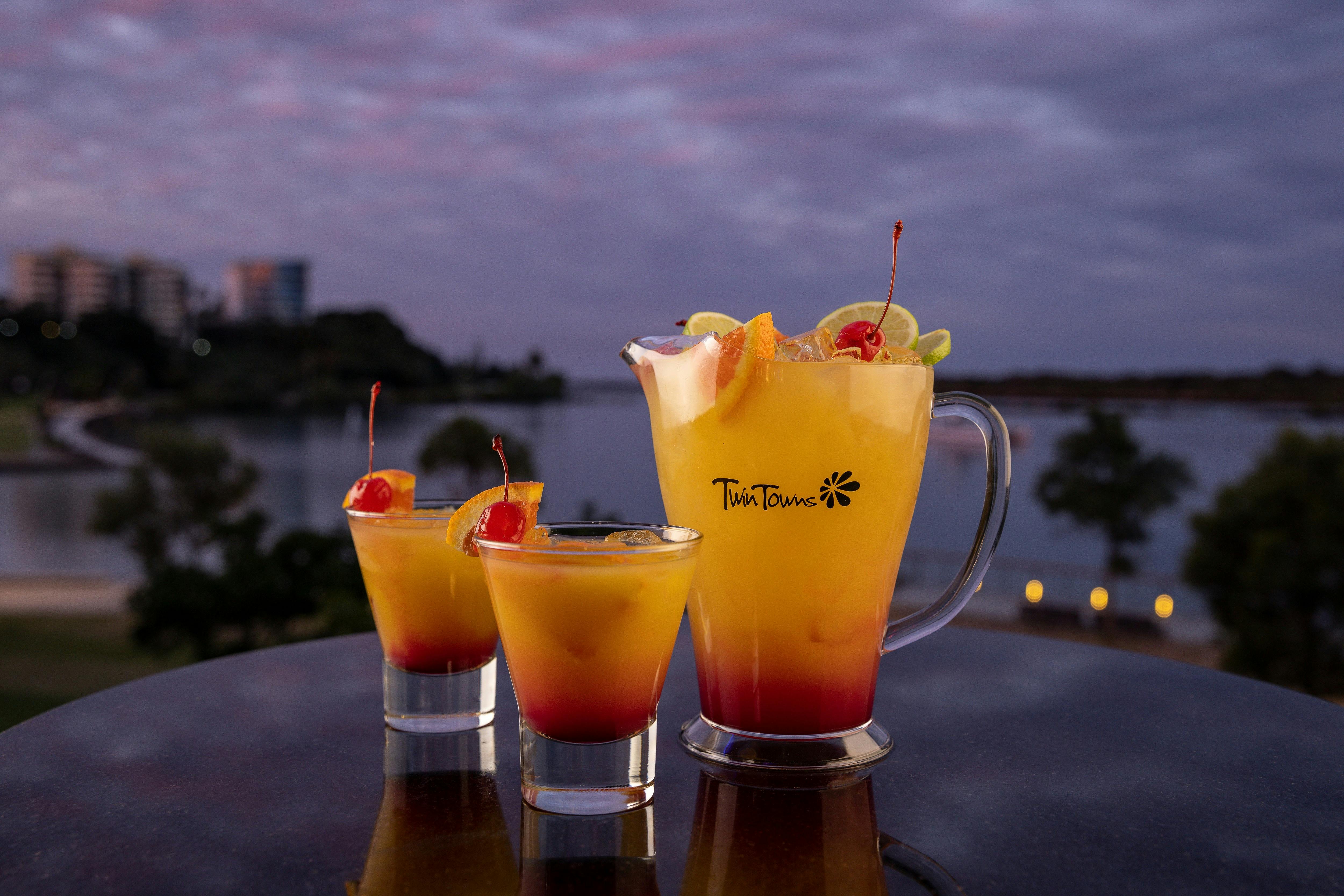 Twin Towns 有一系列雞尾酒罐可供分享