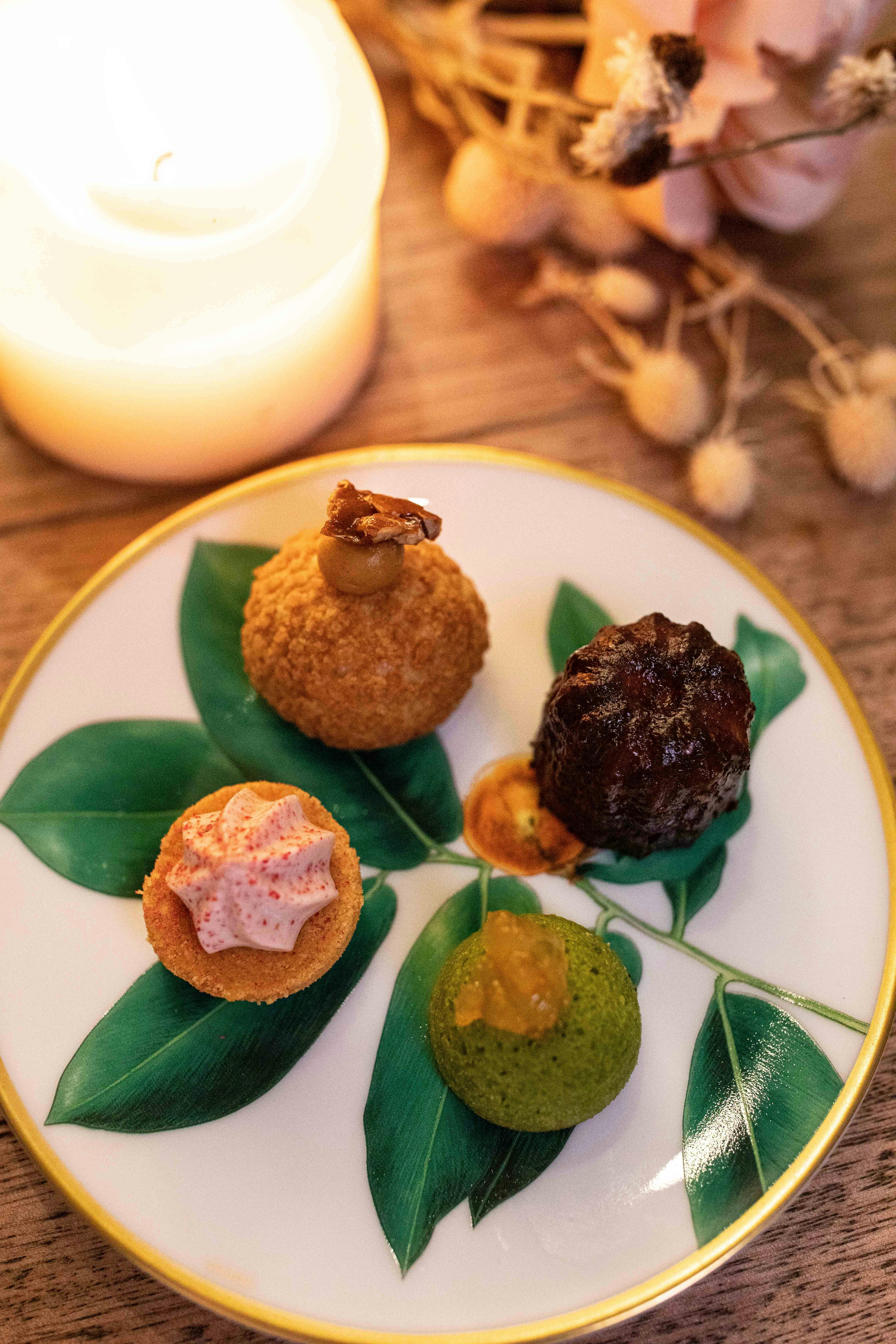 Praliné, white chocolate mousse, canelé, financier