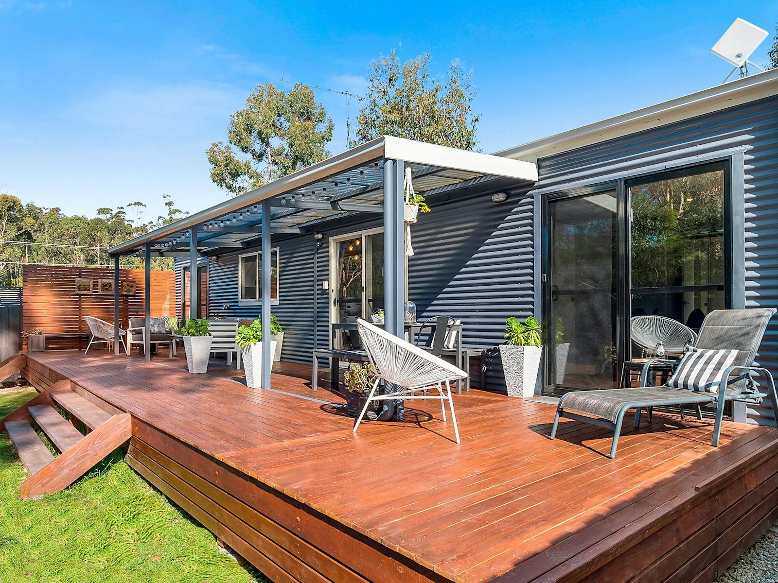 Outdoor living & dining - Three Beaches Bruny Island Huon Valley launchpad holiday home