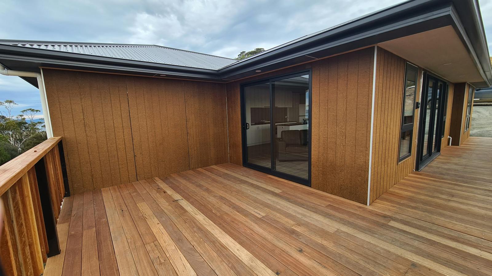 Private deck and exterior of 1 Seaviews Possum