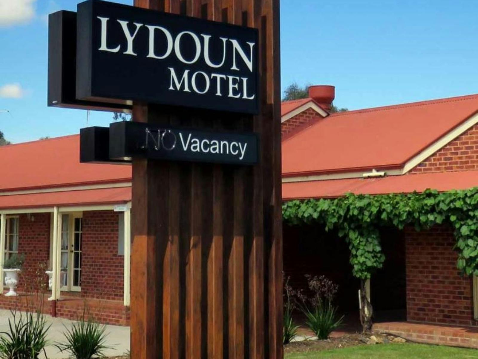 Picture showing the motel sign