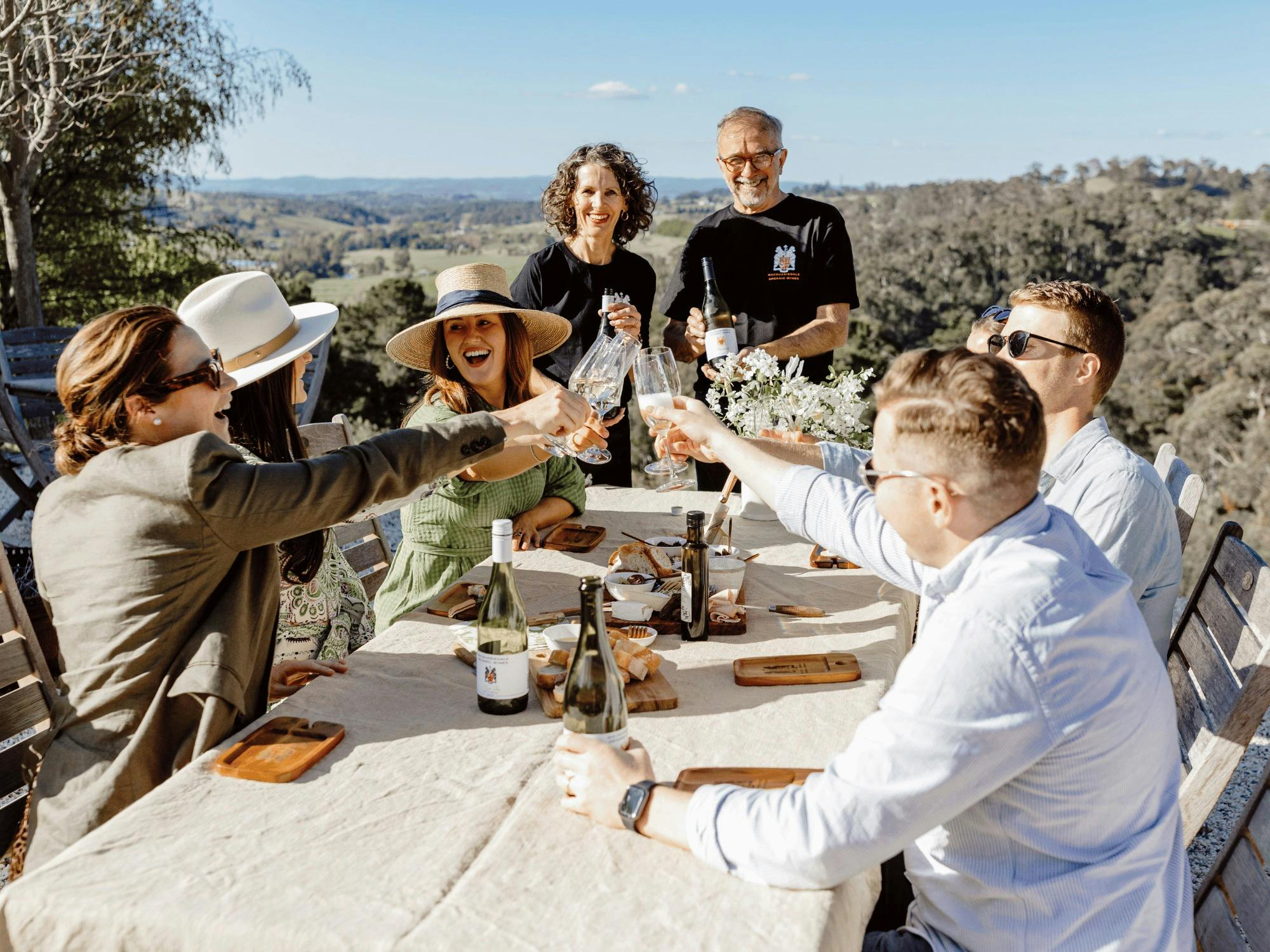 Macquariedale 유기농 와인의 주인과 함께하는 와인 시음회에 건배합니다.