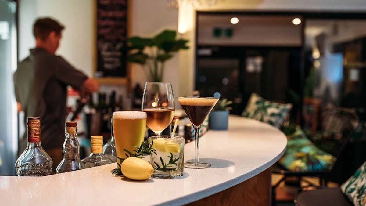 RESTAUTANT & BAR