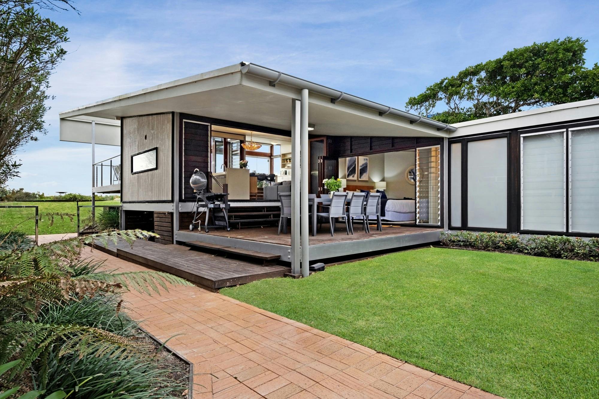 Hargraves Beachfront at Noraville NSW Holidays &